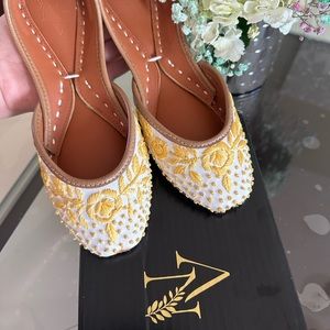 Agha Noor khussa/ shoes yellow and white